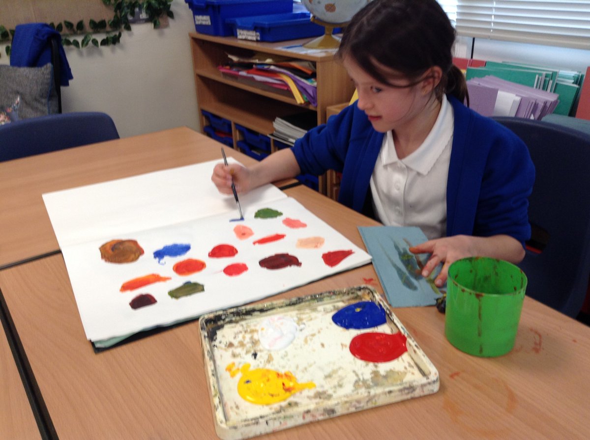 NewburghPrimary's tweet photo. In Art, Year 5 have used a range of techniques to sketch Zeus and Athene.
Next, they mixed primary colours to make secondary colours and used lino tools to create a lino printing tile!🎨
#NPS #Year5 #NPSart https://t.co/hhAwnShvuB