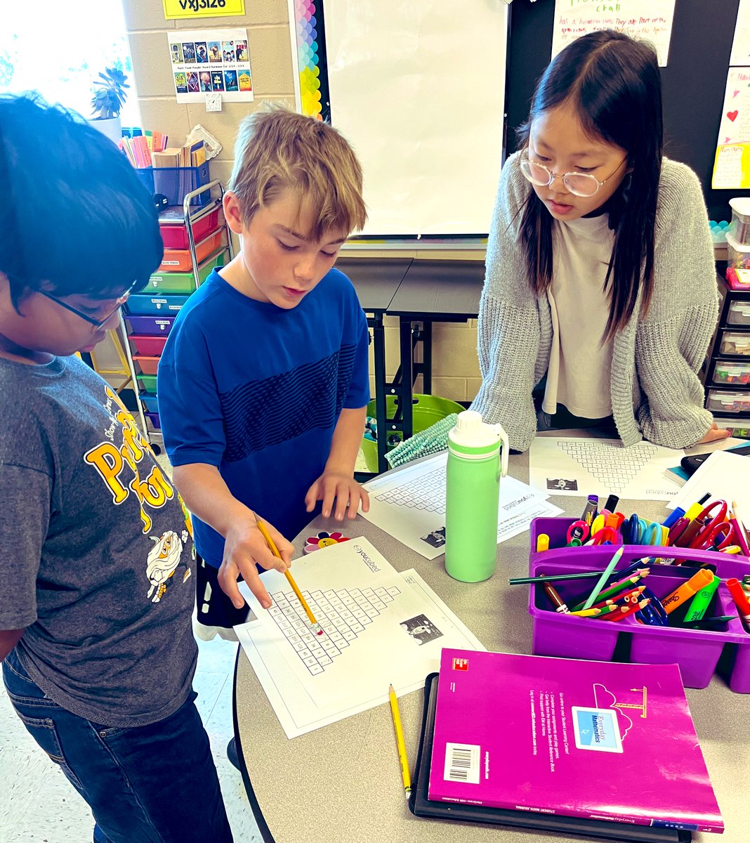 MrsDaugherty4th's tweet image. #PascalsTriangle day! I love this problem because it helps S’s become more flexible with their thinking of patterns. The convos are also always awesome! #MathJoyCPS @BeulahRalphElem @youcubed