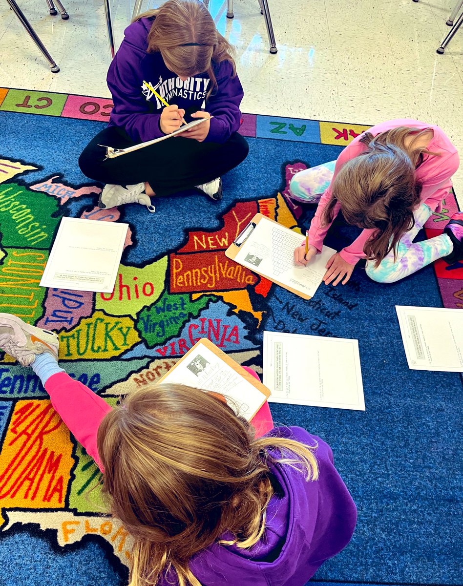 MrsDaugherty4th's tweet image. #PascalsTriangle day! I love this problem because it helps S’s become more flexible with their thinking of patterns. The convos are also always awesome! #MathJoyCPS @BeulahRalphElem @youcubed