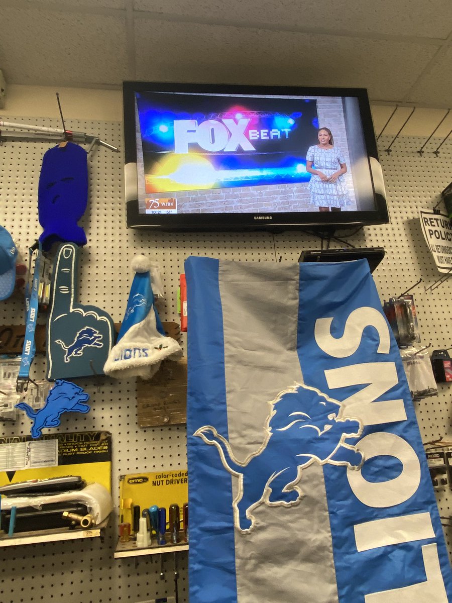 park_depot's tweet image. Watching #TheNine hanging out with @MaurielleTV #MichigansBeyonce This Beautiful Monday morning 💚🌟💚🌟