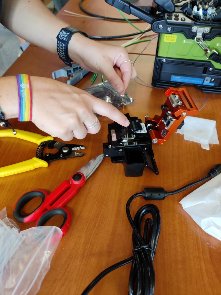 L'equip docent del departament d'informàtica de Lacetània vam participar en un taller formatiu per a l'ús de la nova fusionadora de fibra òptica adquirida per aquest curs 2023-2024. Una nova eina per a preparar els nostres alumnes i el seu futur laboral! 💪