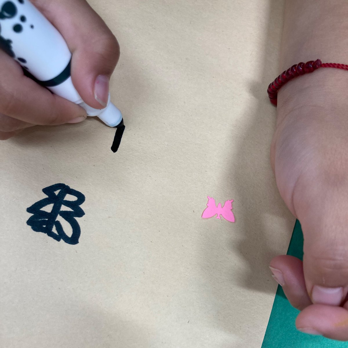 Bogotapreschool's tweet photo. #ChoiceTime In Art we talked about feeling shy or nervous when we meet new people because we’re afraid they won’t like us. Stephanie promptly reassured me that I am liked ❤️ #PreschoolRocks #SEL @BogotaPublic @LillianMSteen1 🦋 https://t.co/RY5qsGdjeg