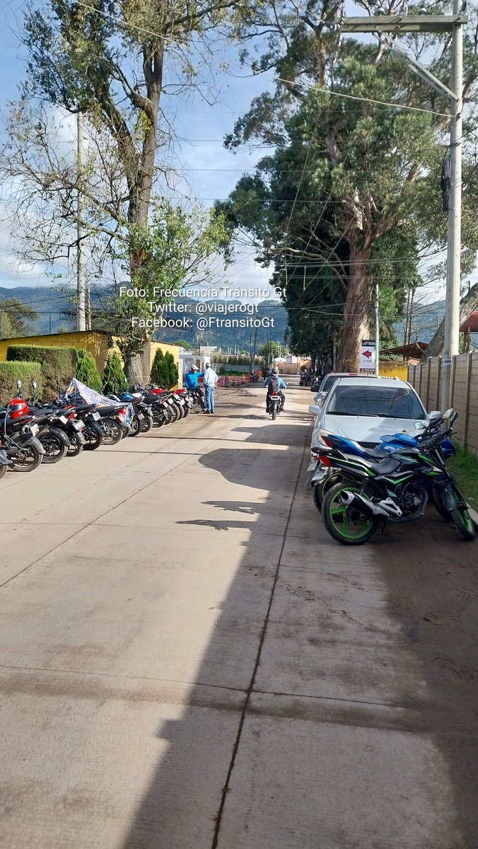 Al parecer por falta de apoyo entre los manifestantes, liberan el paso en el ingreso hacia Cantón Barrios, Olintepeque #Xela Ingresando por el área de las peleterias, exactamente en Labor Villa Laura.