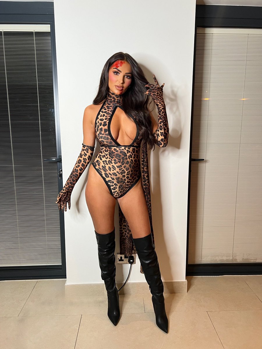 ambphillipsx's tweet photo. The inspo &amp; the outfit.. ❤️‍🔥🎃👻 https://t.co/t9fC2mcF9x