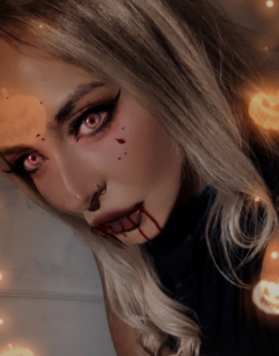 Nichola_Beauty_'s tweet photo. Halloween filming Theatre make up & Zombies🧟♀️🎥
1of favourite times of yr🕷️#OctoberGirl https://t.co/g6I6jnkm86