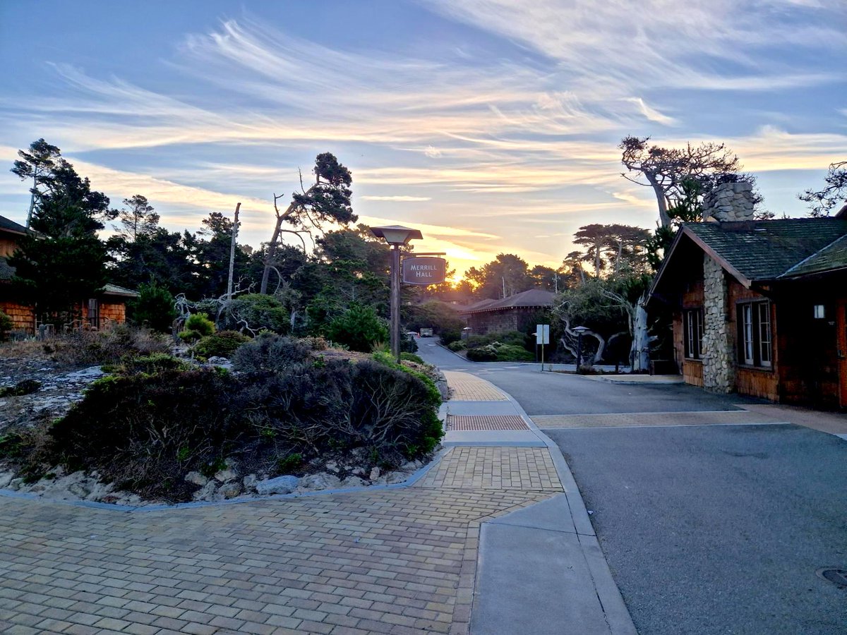 msaid_de's tweet photo. It was an honor for us to open #ASMSAsilomar with a keynote on past, present, and future challenges for computational proteomics. These days have been extraordinary, with excellent interactions and engaging scientific discussions continuing to fuel our journey. We are grateful for the amazing program filled with cutting-edge science and the breathtaking #Asilomar location. #TeamMassSpec