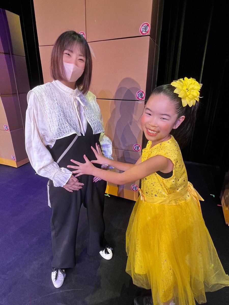 そして私事なのですが、現在第2子を授かっておりまして、今回の舞台の企画が始まったと同時に運び屋さんからダンボールが届きました。

キャストの子供達と共に成長してきたお腹の子は毎公演エンディングになるとボコボコと動いていて、みんなの歌声で踊っているようでした。
みんなの声届いていたよ🥰