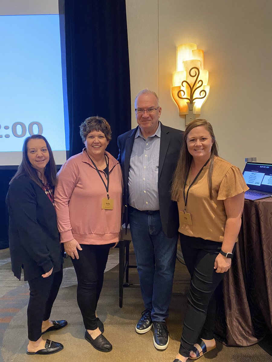 Learning from the best at the Teaching Learning conference with @jimknight99! @CoachingPD #instructionalcoaching 
@HartsfieldAnita @JNoSBES_IC