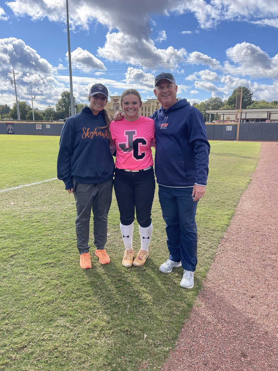 Kurstinchelle's tweet image. I had an amazing time at @UTMSoftball yesterday with @ChelseaEFarmer and @bdunn6466 at camp!! thank you for putting it on!!