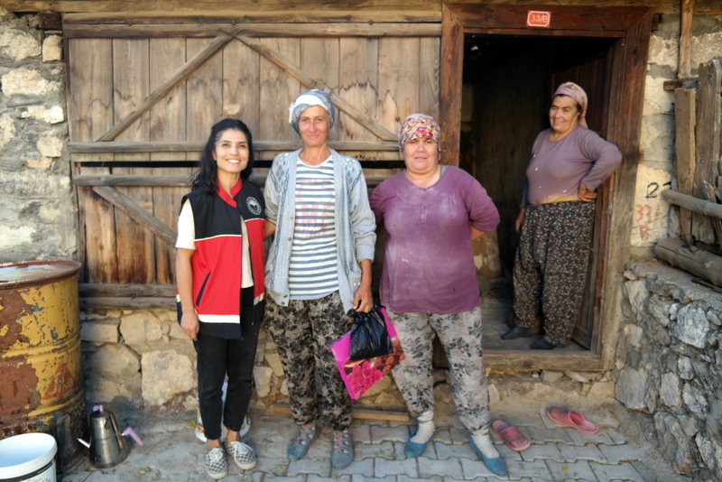 antalyailtarim's tweet photo. #iBRADI
#15EkimDünyaKadınÇiftçilerGünü Kutlu Olsun.💐
Bizi, ailemizi ve Dünya'yı besleyen kadın çiftçilerimizin günlerini kutladık.
#GelecekTarımda
#TarımAntalyada
#DünyaKadınÇiftçilerGünü
@FratErkal
@ibrahimyumakli https://t.co/34xHVwPb8l