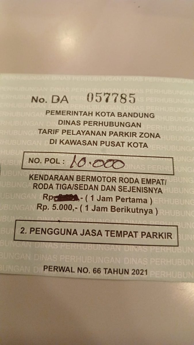 Rencana cari kulineran di daerah lengkong kecil, tapi parkir mobil "digetok" 10.000 yeuh min <a href="/dishub_kotabdg/">Dinas Perhubungan</a> <a href="/PRFMnews/">Radio PRFM</a> .
Emang sakumaha tukang parkirna ato kumaha? Kumaha atuh? Semoga orang2 pada males cari kulineran di situ, sepi, jadinya ga barokah utk tukang parkirnya
