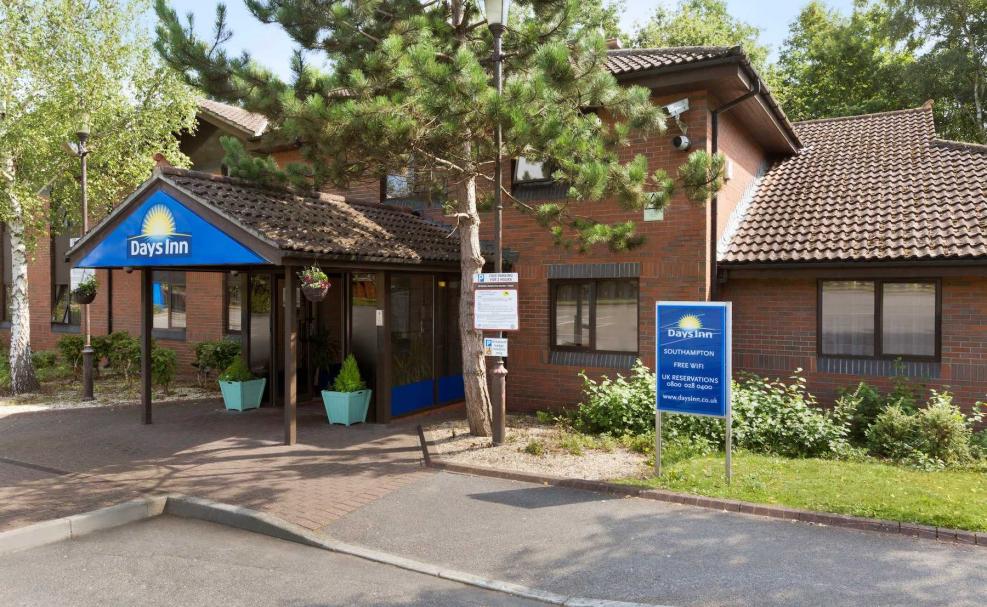 Roadchef's tweet image. Half term can't come soon enough and we're ready for a break at a Days Inn or Super 8 by Wyndham hotel at Roadchef.

Here's our top things to do near our hotels this October! roadchef.com/hotels #HalfTermHoliday #Holidays #SaturdayVibes