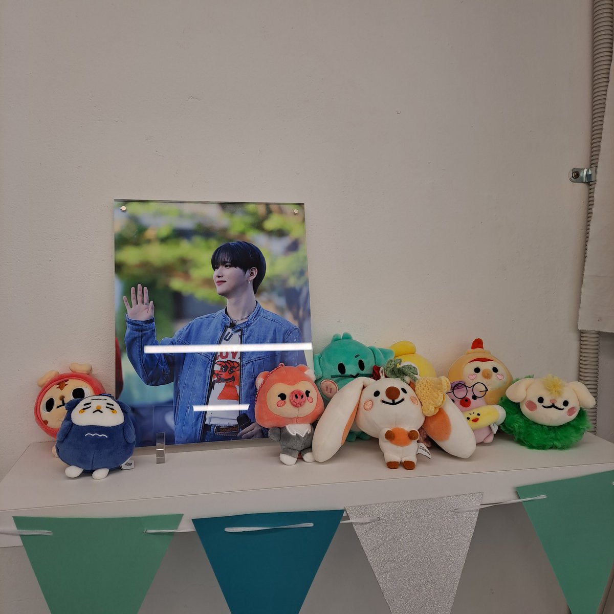 rainforest33116's tweet photo. 우빈이의 향기와 우빈이의 사진으로 가득했던곳!! 덕분에 생일축하도 해주고 즐거운 시간 보내다가 갑니다!! 생카 열어주셔서 감사합니다🫶🫶
서루비 생일축하해❤️❤️

#붕방_곰아지의_생일파티
#Flower_DAY
#넌_내게_지지_않을_sunflower_우빈 https://t.co/DWxXDu407P
