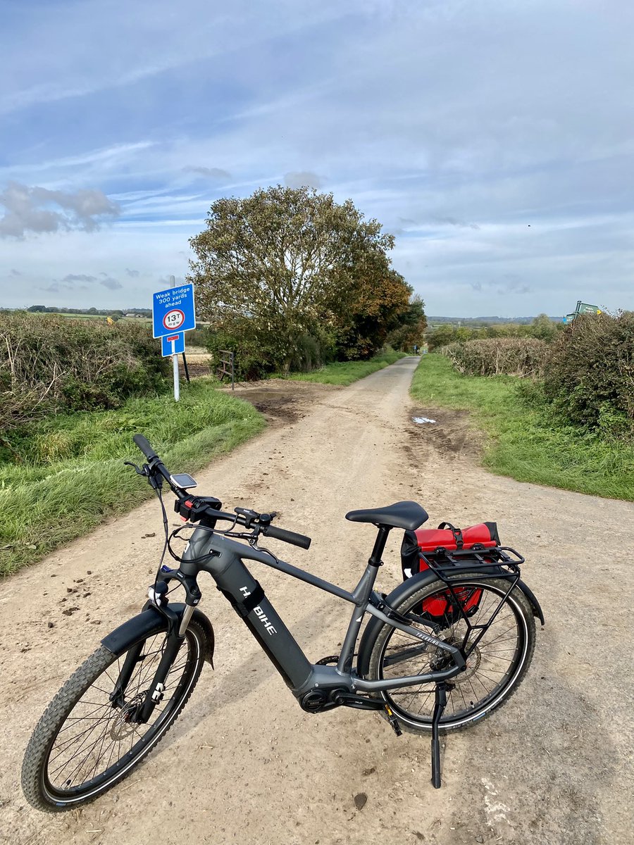 Making the most of a beautiful autumn day. 

Afternoon bicycle ride along the Wreake Valley in Leicestershire. Passing through Rothley, Cossington, Ratcliffe, Thrussington, Hoby, Frisby, Rotherby, Brookby and back via Hoby.