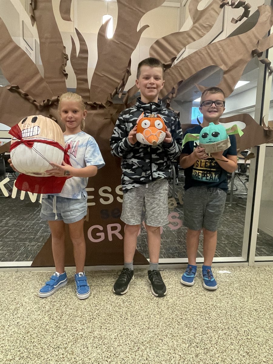 Mrs. Ratliff Reads tweet media