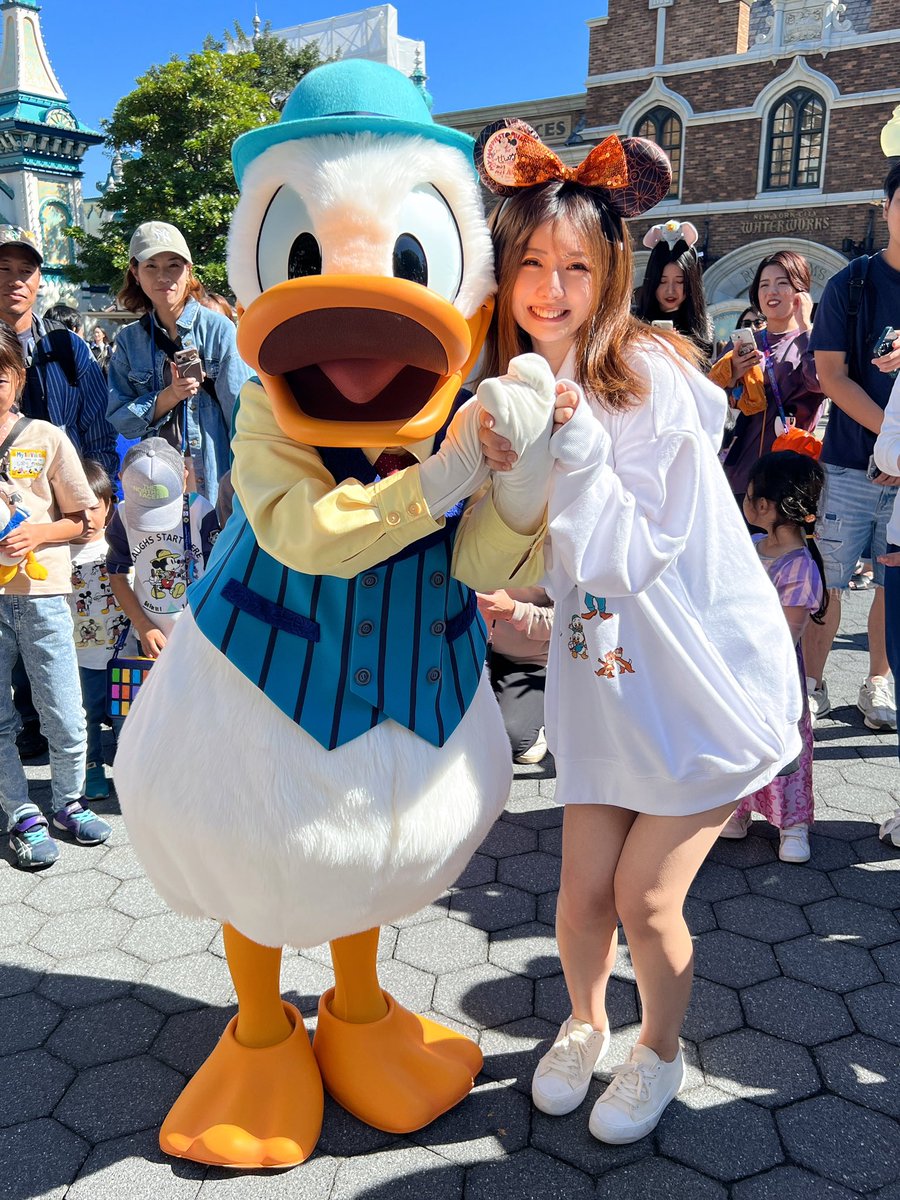 seinadisney's tweet photo. いっぱいキャラグリできたし、ハロウィンも再度満喫できたし、色々含めて最高の誕生日だった😭😭❤️
@tuuu_yu55 さんありがとございます🙇‍♀️🙇‍♀️🙇‍♀️🙇‍♀️🙇‍♀️🙇‍♀️

#Disney100 https://t.co/53bUEjNbMK