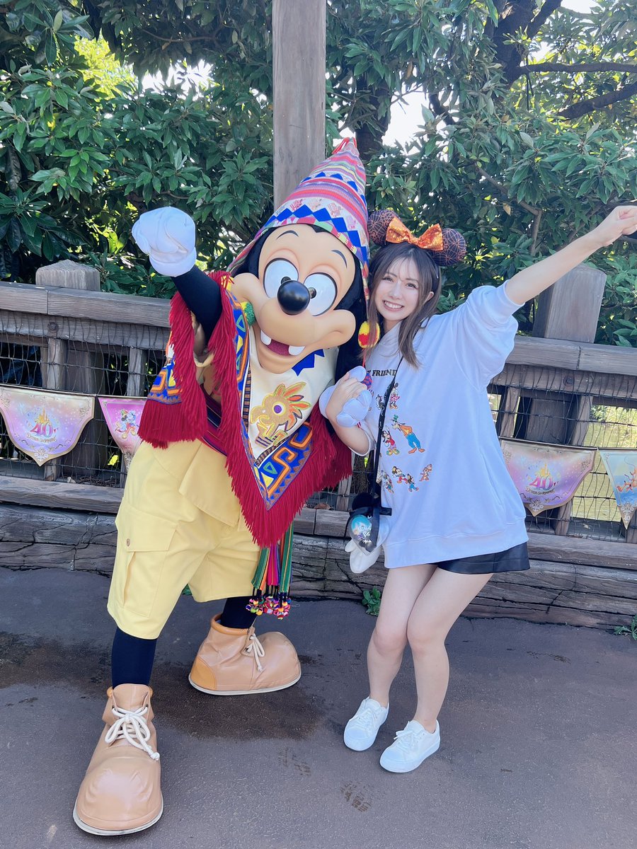 seinadisney's tweet photo. いっぱいキャラグリできたし、ハロウィンも再度満喫できたし、色々含めて最高の誕生日だった😭😭❤️
@tuuu_yu55 さんありがとございます🙇‍♀️🙇‍♀️🙇‍♀️🙇‍♀️🙇‍♀️🙇‍♀️

#Disney100 https://t.co/53bUEjNbMK