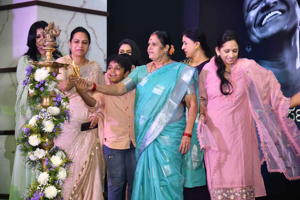 Photos from the 'Chikkiya Muguthi' teaser launch and press meet

Ashwini Puneeth Rajkumar <a href="/Ashwini_PRK/">Ashwini Puneeth Rajkumar</a> Shwetha Srivatsav <a href="/ShwethaSrivatsa/">Shwetha Srivatsav</a> Tara and others present during the occasion

#kannadascreens #sandalwood #chikkiyamuguthi #shwethasrivatsava