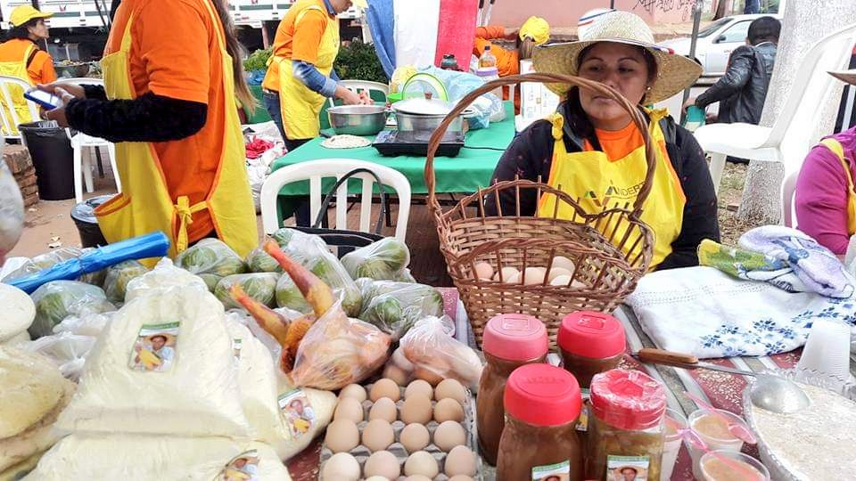 En el  #DiaMundialdelaAlimentacion recordemos que el 32 % de los alimentos que consumimos 3 veces al día provienen de la labor de mujeres rurales. El <a href="/IndertPy/">INDERT Paraguay</a> introdujo las ferias en la ciudad y hoy se multiplican por todo el país. #FeriadelaColoniatuMesa