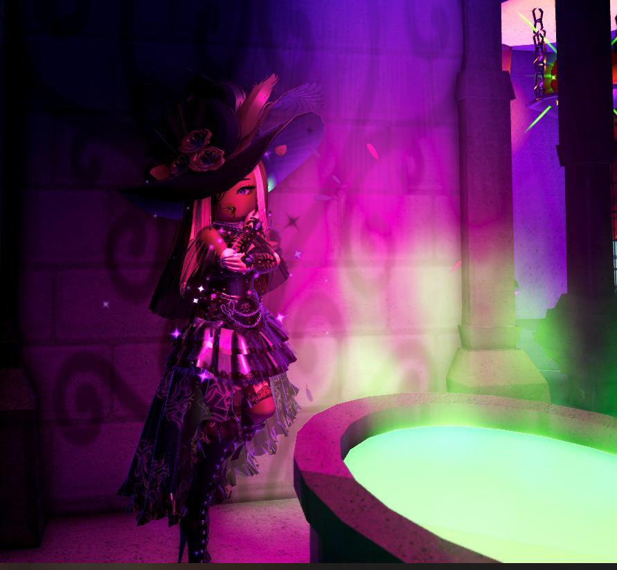 valkerieval's tweet photo. And… ROYALLOWEEN BEGINS!! Who’s excited?!! #royalehigh #royalloween https://t.co/LDud7ngP3b