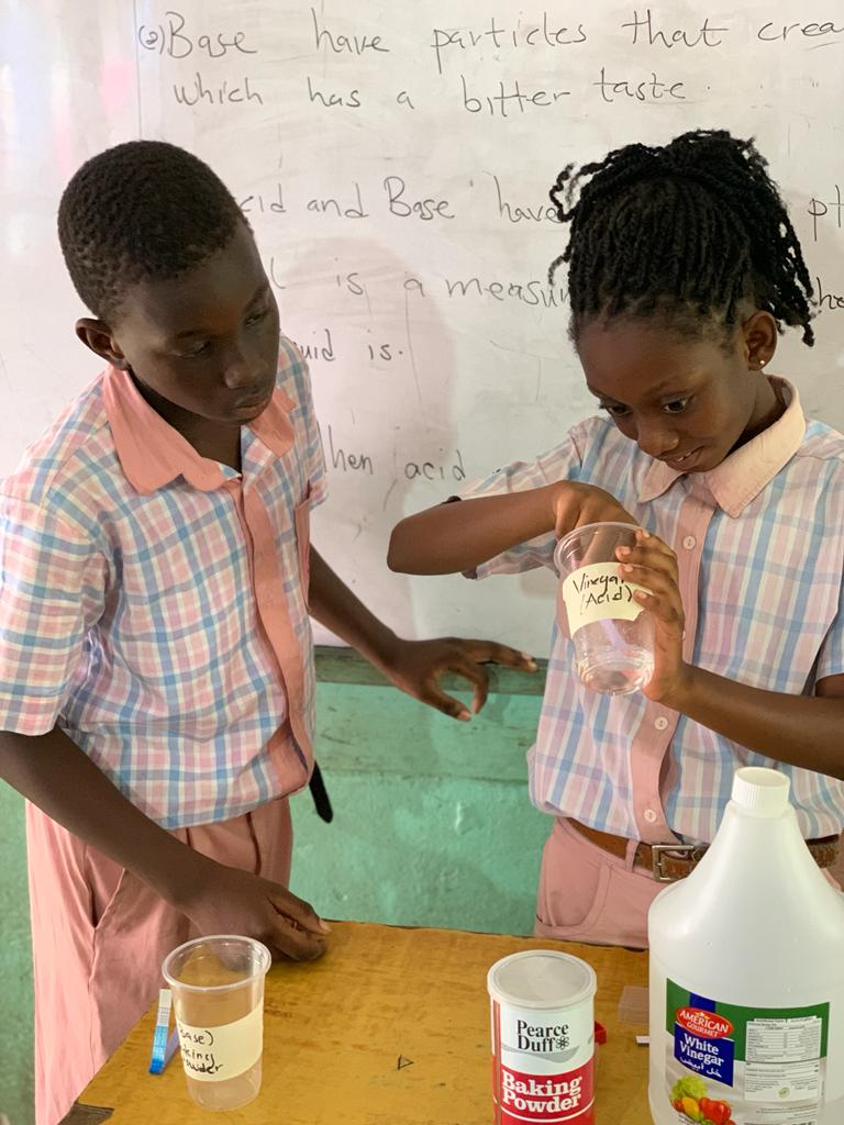 Exploring the colorful world of acids and bases with my amazing students using household materials! We're having a blast learning how everyday items can reveal the secrets of chemistry.

#ScienceClassAdventures #HandsOnLearning #LitmusPaperMagic #HouseholdScience #ChemistryFun"