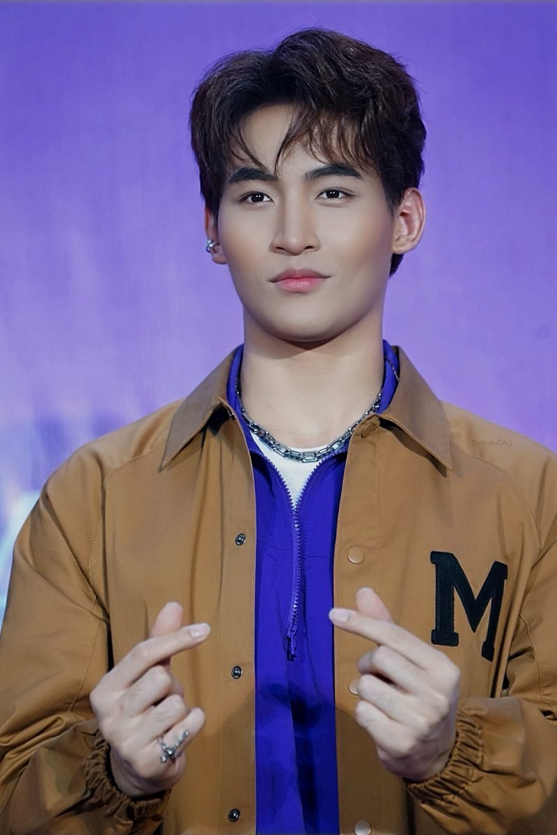 ubrohm's tweet image. พ่อหนุ่มเนื้อทอง..หล่อออร่ามาก..ยิ่งมองยิ่งตกหลุมรัก เป็นสองงานที่หล่อแบบจุกจุก..หาทางออกไม่เจอแล้วค้าบ:⁠-⁠)
#SabinaxOhmThitiwat 
#ManGuMagazineXSnapProject  #OhmThitiwat