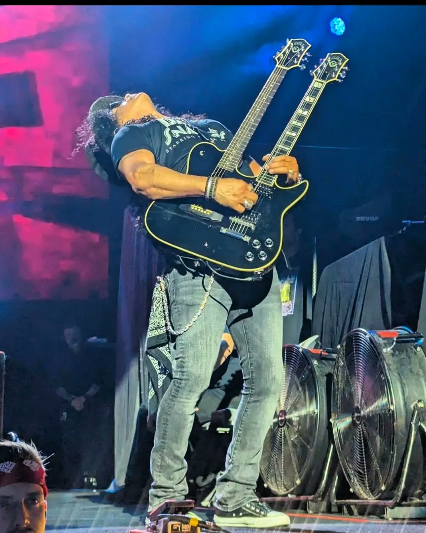 addict_slash's tweet image. #washington #seattle 2023 🇺🇸 @climatepledgearena #climatepledgearena @slash @gunsnroses #Slash #gunsnroses 📷 Susan Aguinaga ©️