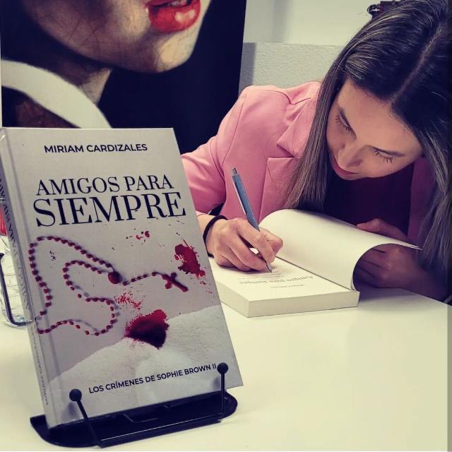 cardibooks_'s tweet photo. 📖 Feliz #diadelasescritoras 📖

En cuanto me pasó por la cabeza la idea de publicar la historia de Sophie, lo hice, sin más. No tuve que pensar en un seudónimo masculino para poder hacerlo. 

+ https://t.co/v8CY01XmX1