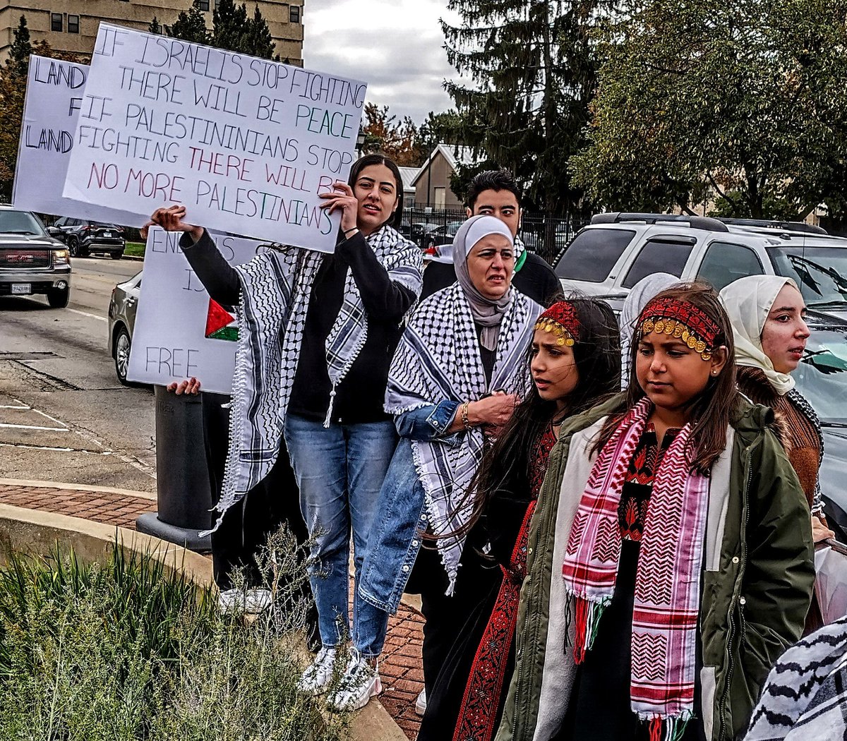 Maushard's tweet photo. #FreePalestine #Gaza #BDS #Peoria

Rally &amp; march for Gaza in Peoria, Illinois Oct. 15, 2023. Largest protest in the city in years &amp; it was completely ignored by local media. https://t.co/WNZ9hnrnuJ