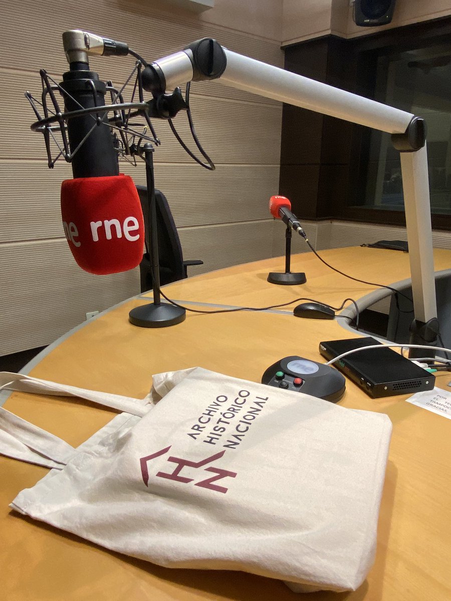 ArchivosEst's tweet photo. #Hoy hemos hablado sobre #Picasso, el #Guernica y los documentos del #AHN que permitieron que el cuadro 🖼️ viniese a España 🎙️en los estudios de #PradoDelRey de @rne👏🏻👏🏻👏🏻

Pronto más noticias 😉 https://t.co/zOZnnllcuu