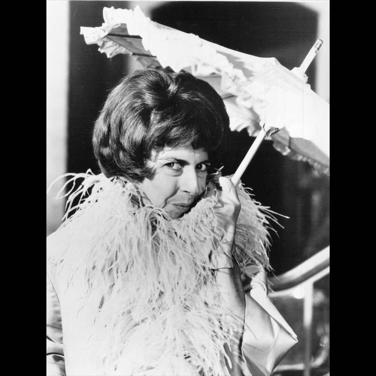 Russ_Graves's tweet photo. Born October 16, 1917 in New York City, New York - Remembering actress Alice Pearce, known for her comedic character roles, and for portraying ‘Gladys Kravitz’ on the abc sitcom “Bewitched” (1964 - 1966) 🎭 #AlicePearce #Bewitched #60sTV https://t.co/EuD9VsWfNJ