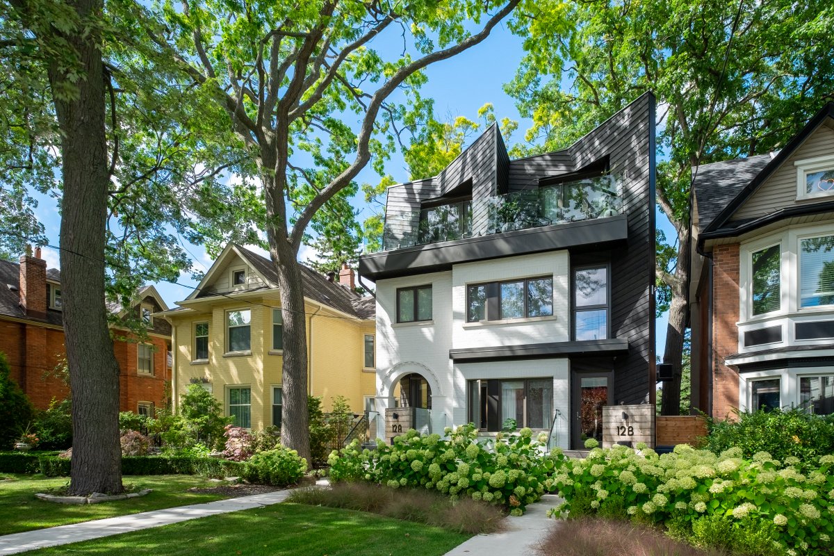 craigitect's tweet photo. Take a look at our #upperbeaches heritage infill looking amazing in the summer! The original century home had an extensive footprint, allowing for the creation of two side-by-side units. By inserting a new party wall and building a third-floor addition
#craigitect https://t.co/iEiyenK8zd