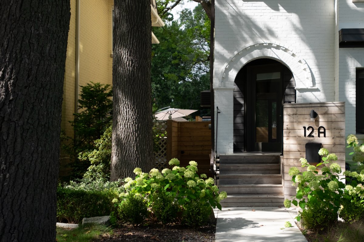 craigitect's tweet photo. Take a look at our #upperbeaches heritage infill looking amazing in the summer! The original century home had an extensive footprint, allowing for the creation of two side-by-side units. By inserting a new party wall and building a third-floor addition
#craigitect https://t.co/iEiyenK8zd