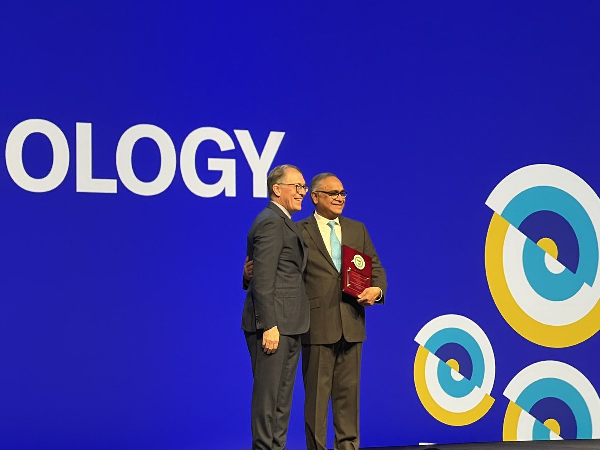 Congratulations to Dr. Santhanam Suresh @SanthanamSuresh who received the 2023 American Society of Anesthesiologists’ Excellence in Education Award this morning! He gave me my first attending job! #ANES23 @NMAnesthesia @ASALifeline @LurieChildrens @LurieAnesthesia