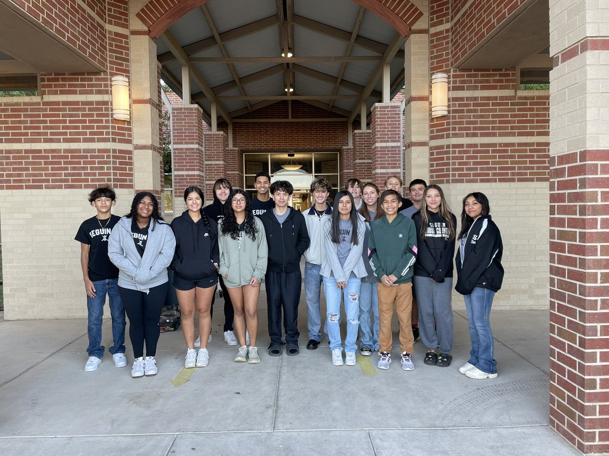 CoachWells_SHS's tweet photo. Seguin XC at Rodriguez Elementary this morning! We had the pleasure of opening up doors and greeting kids on this cool Monday morning! 💛@SeguinHSTx @SeguinAthletics https://t.co/5pQvEeJbfZ