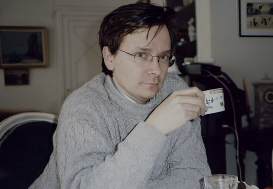 Élus, toutes sensibilités confondues, nous nous sommes recueillis ce midi devant la mairie du #19e en hommage à Dominique Bernard, professeur de Français lâchement assassiné dans son lycée d’Arras, victime du terrorisme islamiste. Pour lui, pour Samuel Paty ! #Paris <a href="/Paris19e/">Mairie du 19e</a>