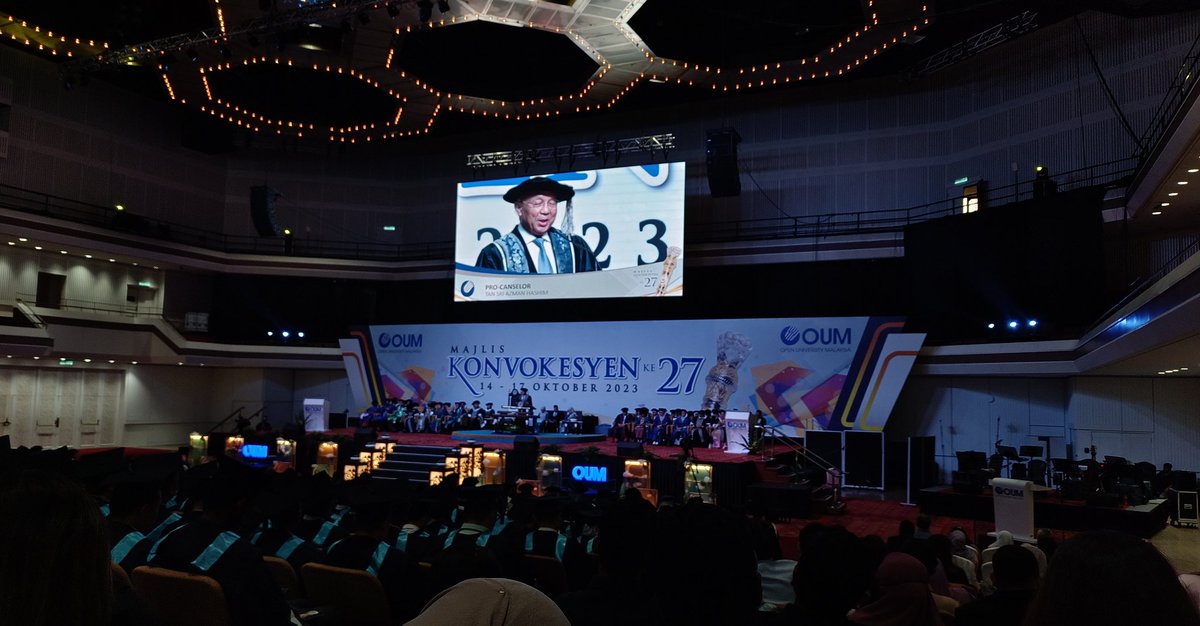 Was attending OUM convo in PWTC today and this speech by TS was very good abt learning matters and on values &amp; humanities. TS is super knowledgeable and had my total admiration. #OUM #OpenUniversityMalaysia #ProChancelor #TSAzmanHashim