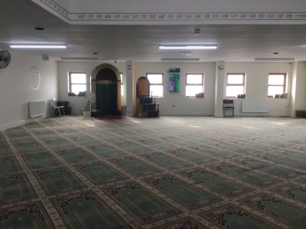 LeysFarm's tweet photo. Year 5 and 6 enjoyed their visit to the Mosque today, we learnt a lot about Islam to help us with our RE! #LFJS #LFJSRE https://t.co/QSaJqy5NVu
