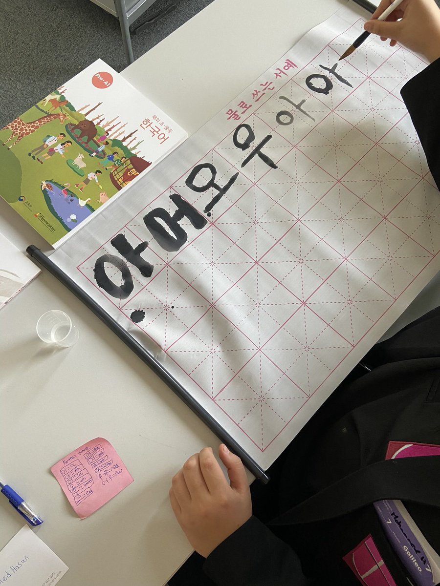 CA__MFL's tweet photo. Korean club is back! Stay tuned for updates on what we do and what we learn every Monday. Are you ready to keep discovering the Korean world with us? 🇰🇷 https://t.co/sVzhzui8Nx