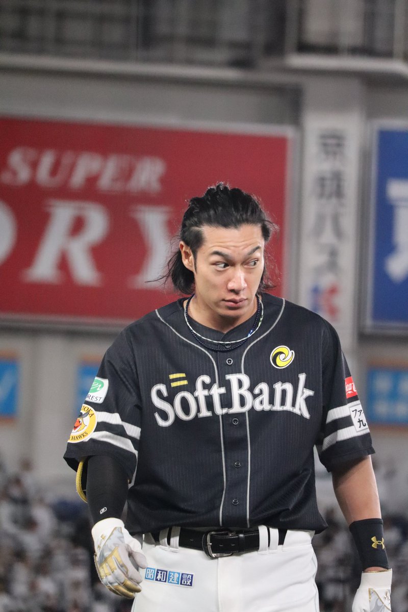 _matsuringo__'s tweet photo. いろんな表情を見せてくれるキャプテン
今シーズンもたくさん変態見せてくれてありがとう！
来シーズンはまだまだもっともっと変態見せてね！

#柳田悠岐 
#sbhawks https://t.co/pqP0ES4Qoh
