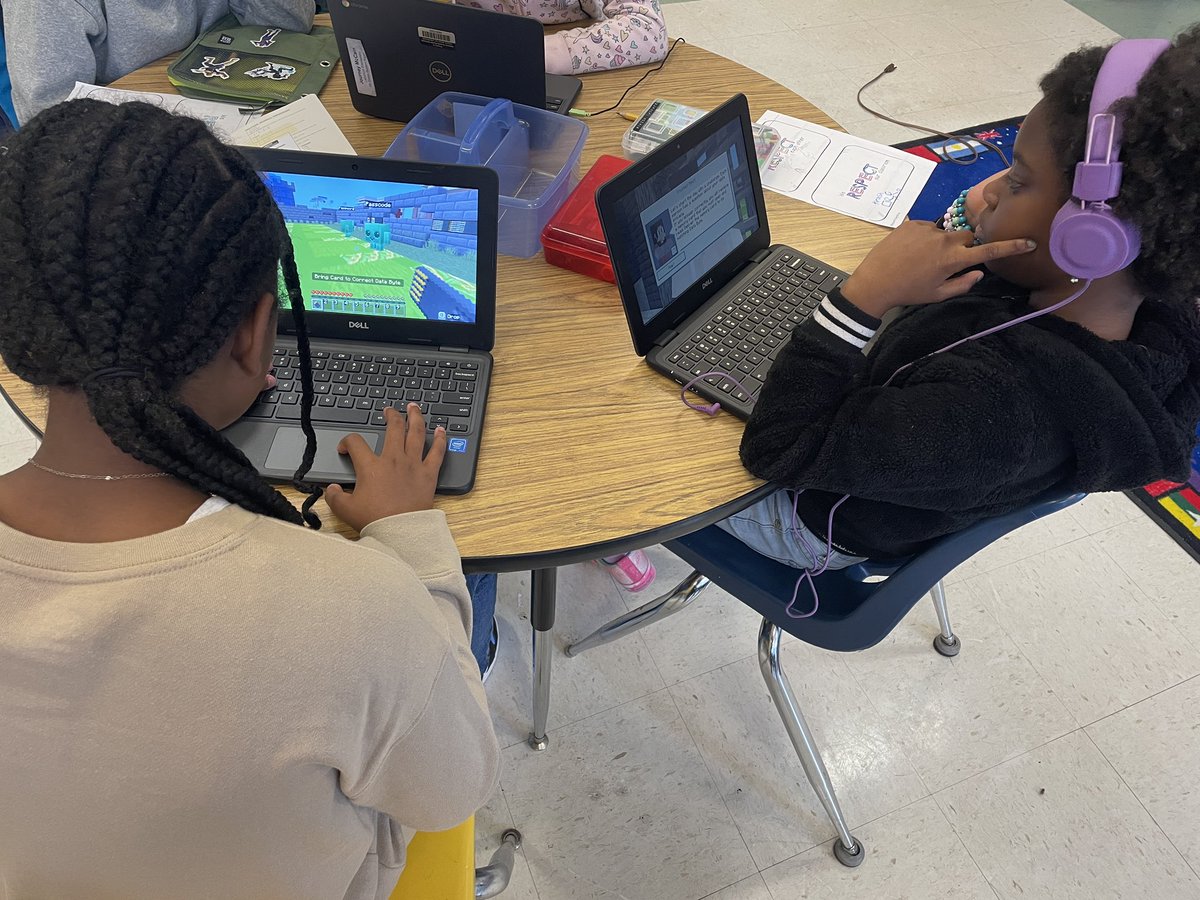 🎉 Happy #DigCitWeek! Our 4th graders learned more about digital citizenship by logging into an amazing world created by #MinecraftEdu. They worked on becoming Privacy Prodigies! @PlayCraftLearn @HCPS_Innovates @LaburnumES