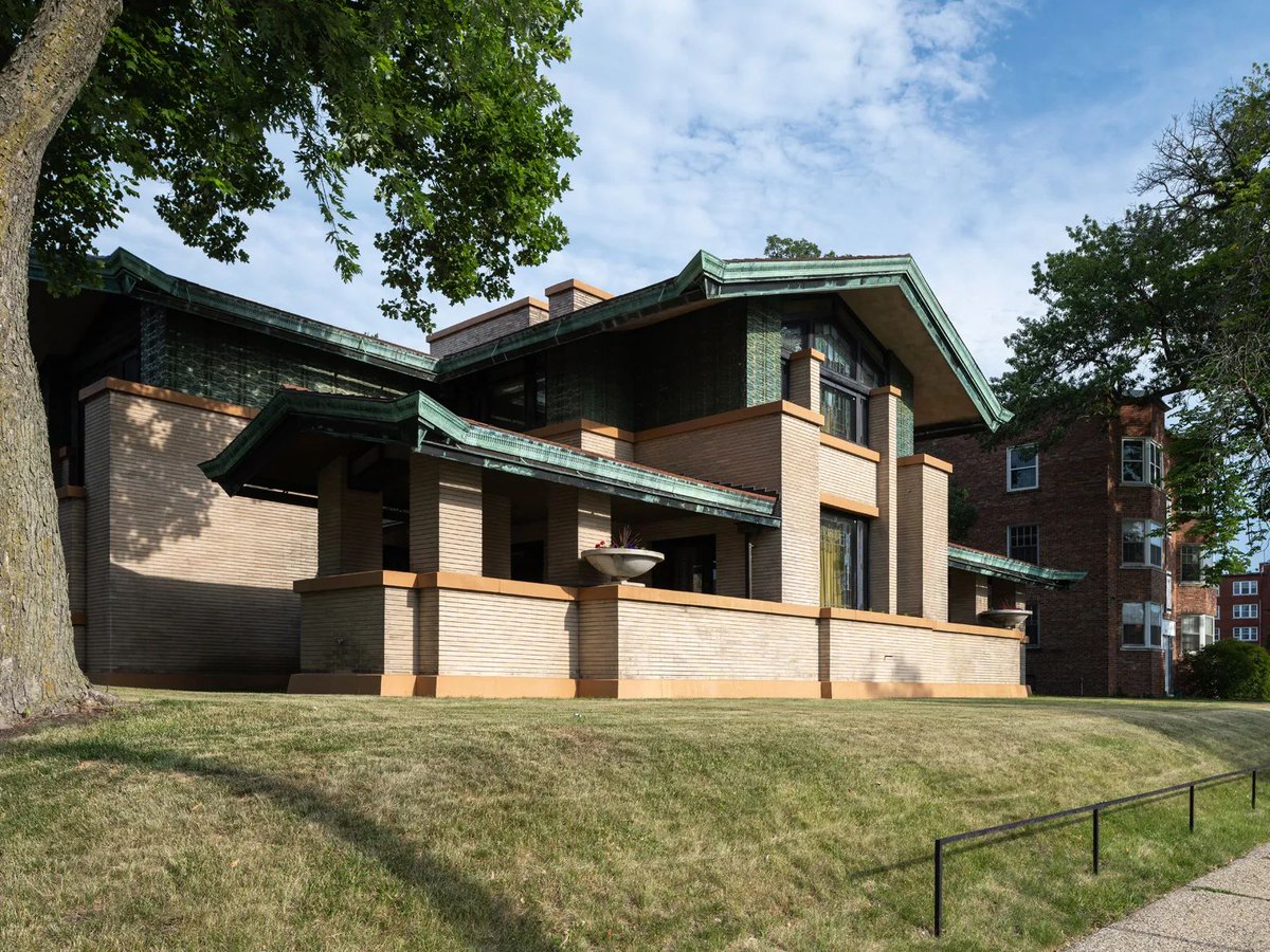 Chrucky's tweet photo. Dana-Thomas House \\ Frank Lloyd Wright \\ Springfield, IL \\ 1902 https://t.co/i0uwG7hUC5