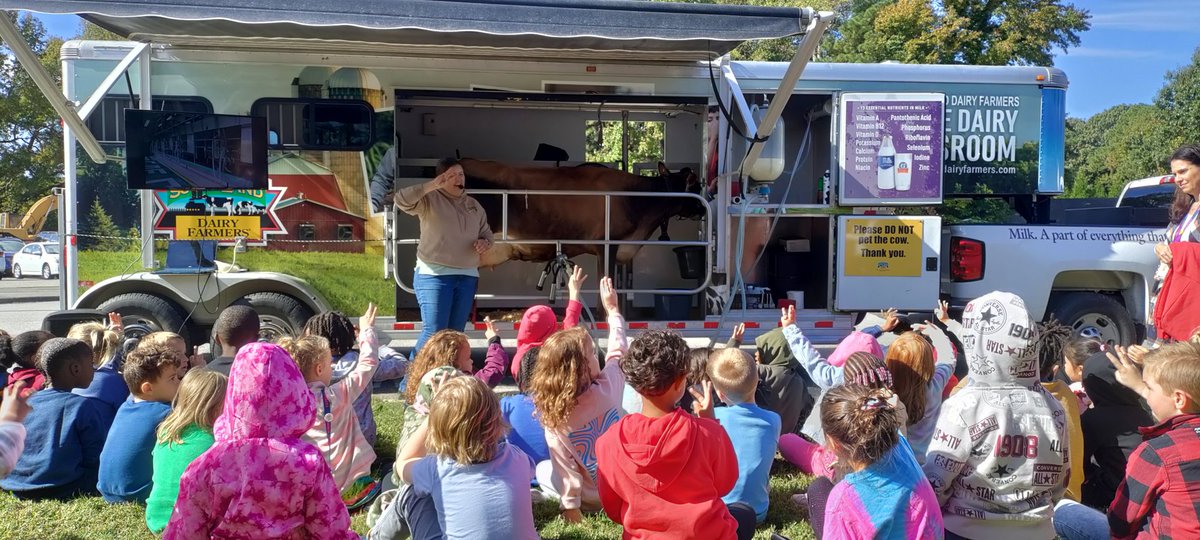 YatesElementary's tweet photo. The Mobile Dairy Classroom is visiting us here at Yates and our students can't be more excited! https://t.co/hYOSgJAB4j