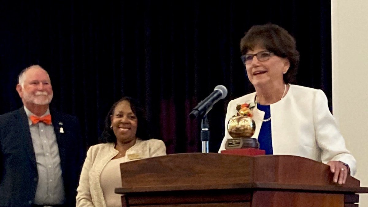 PacificPres's tweet photo. The perfect finish to #Homecoming2023: @PacificAlumni Faculty Mentor Awards honoring 4 of @UOPacific's very best: Prof Sharmila King of @COPacific &amp; faculty emeriti Janet Andrews of @dugoni_dental, Laurie Lichter-Heath of @eberhardtschool &amp; Charles Matuszak of the College. https://t.co/Jg31zCMezJ