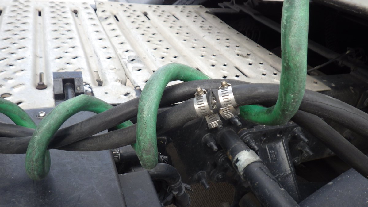 Improper splice. 393.45(d) An improperly joined hose is a big fat Out of service condition. #safety #trucker #commercialvehicle #missouri #MondayMood