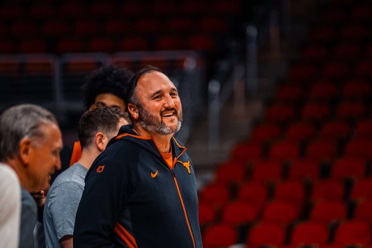 TexasMBB's tweet photo. happy birthday to our General Manager @Coach_OgdenUT 🎉🤘

#HookEm https://t.co/cg5kTD1U3l