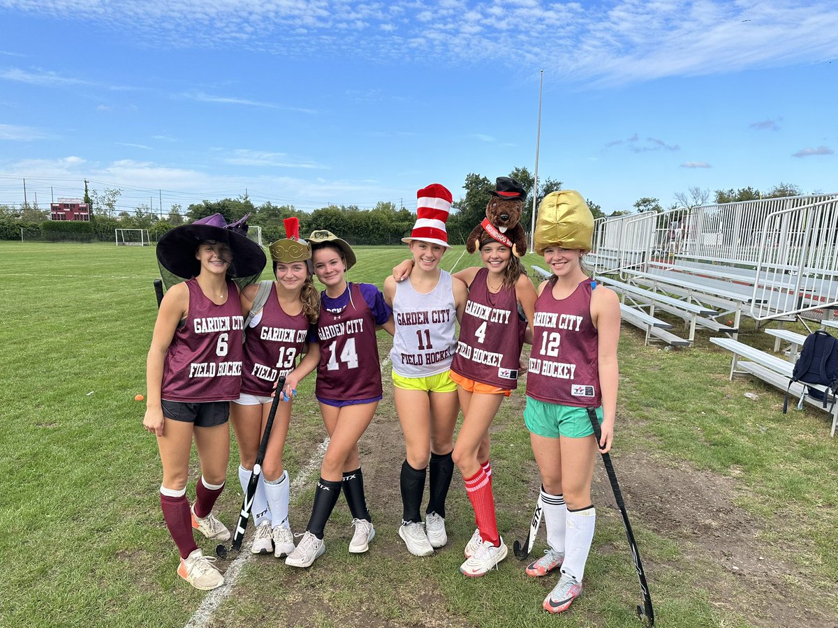 MrsCamGC's tweet image. Lots of smiles &amp;amp; laughs (&amp;amp; hard work) at the #GCJVFH 🎩 👒🎓 Hat Practice 🪖⛑️🧢🤠 #HEYRED @GC_ATHLETICS_