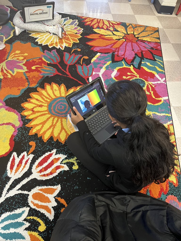 edtech_lynn's tweet photo. Working with @WTJPrincipal #Maks4thGrade using @MicrosoftFlip to share @EllisIslandNPS #ImmigrationProject‼️ Can’t wait for the final project @APatWTJ @WTJProgramAdmin @APSInstructTech @apsitnatasha @apsittommy https://t.co/gqNKUpuUqz