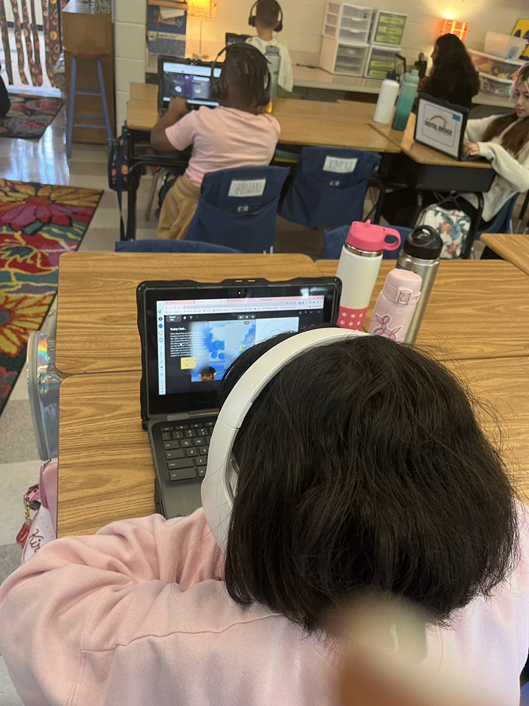 edtech_lynn's tweet photo. Working with @WTJPrincipal #Maks4thGrade using @MicrosoftFlip to share @EllisIslandNPS #ImmigrationProject‼️ Can’t wait for the final project @APatWTJ @WTJProgramAdmin @APSInstructTech @apsitnatasha @apsittommy https://t.co/gqNKUpuUqz