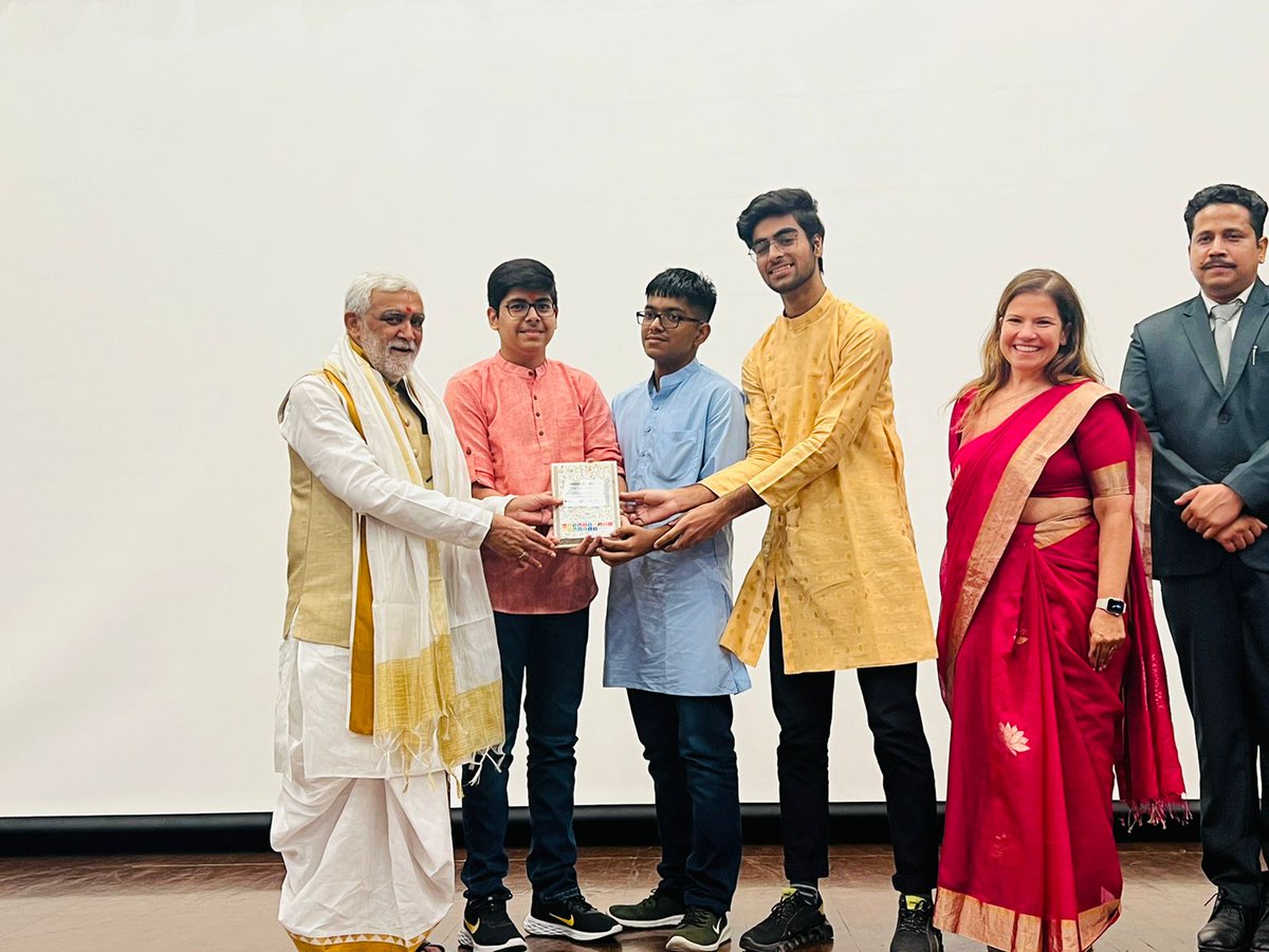 AshwiniKChoubey's tweet photo. आज दिल्ली में आयोजित कार्यक्रम में स्कूली बच्चों को ग्लोबल सस्टेनेबिलिटी अवार्ड्स से सम्मानित किया। बच्चों में पर्यावरण के प्रति जागरूकता देखकर अच्छा लगता है। मा.PM श्री @narendramodi जी के पर्यावरण संरक्षण के मंत्र  #MissionLiFE  को जीवन शैली के रूप में अपनाने का आह्वान किया। https://t.co/TnH7Vcb91d